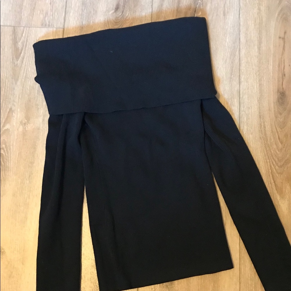 Aritzia ribbed off the shoulder black sweater size xs, never worn, new with tags